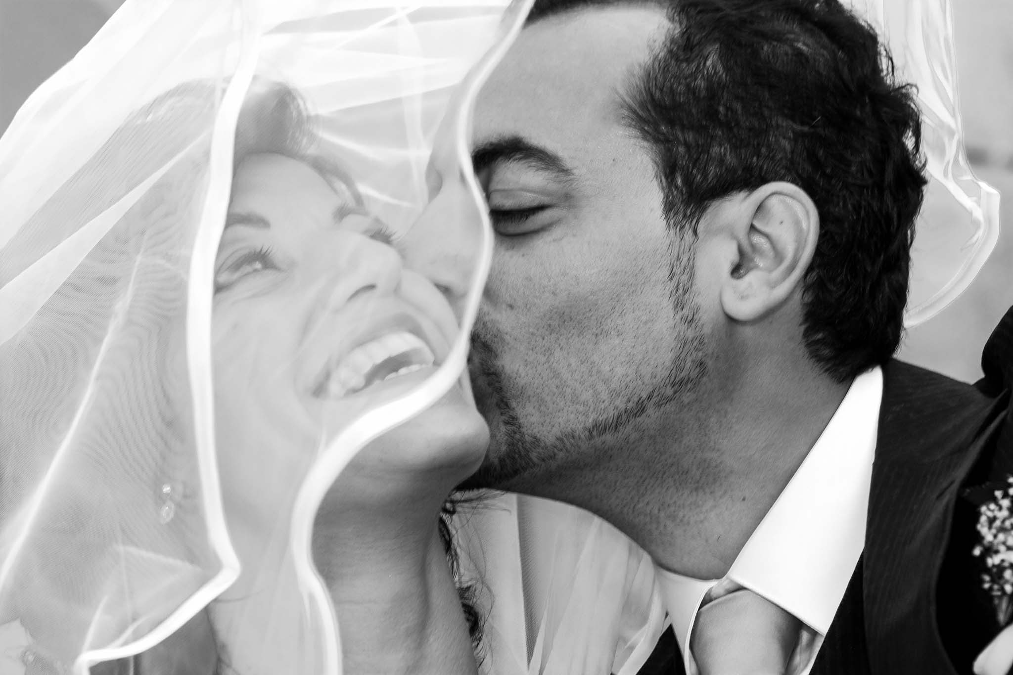 Servizio fotografico matrimonio Capo D'Orlando, bacio sposi