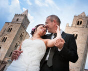 Ritratto sposi davanti cattedrale Cefalù