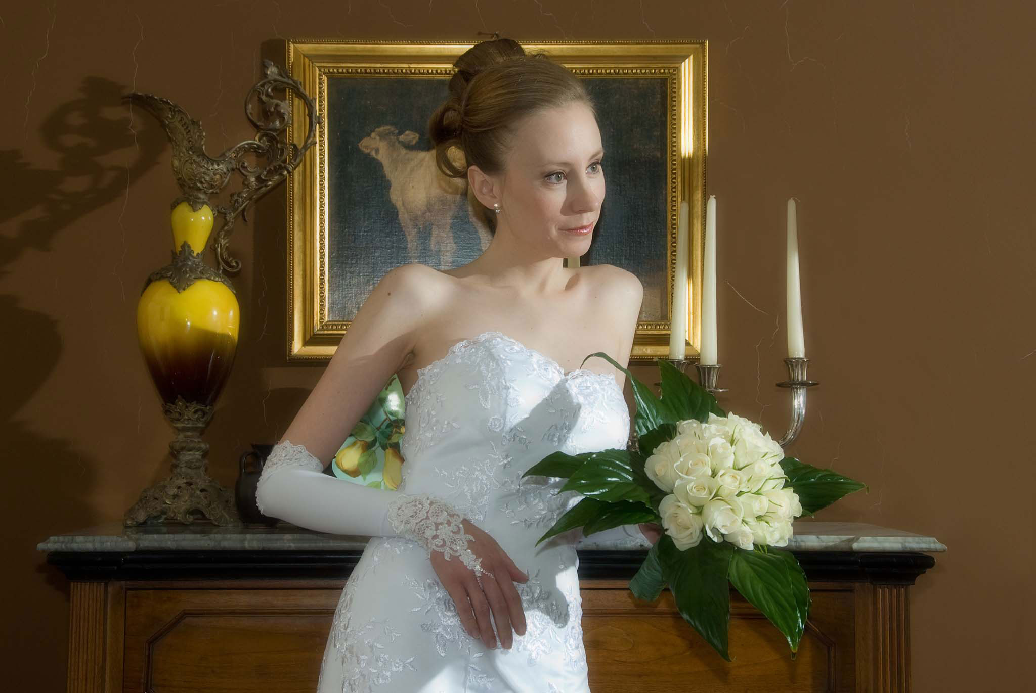 Ritratto fine art della sposa in un salotto elegante a Siracusa. Realizzato da Marco Terranova, fotografo di matrimonio in Sicilia e Lombardia.