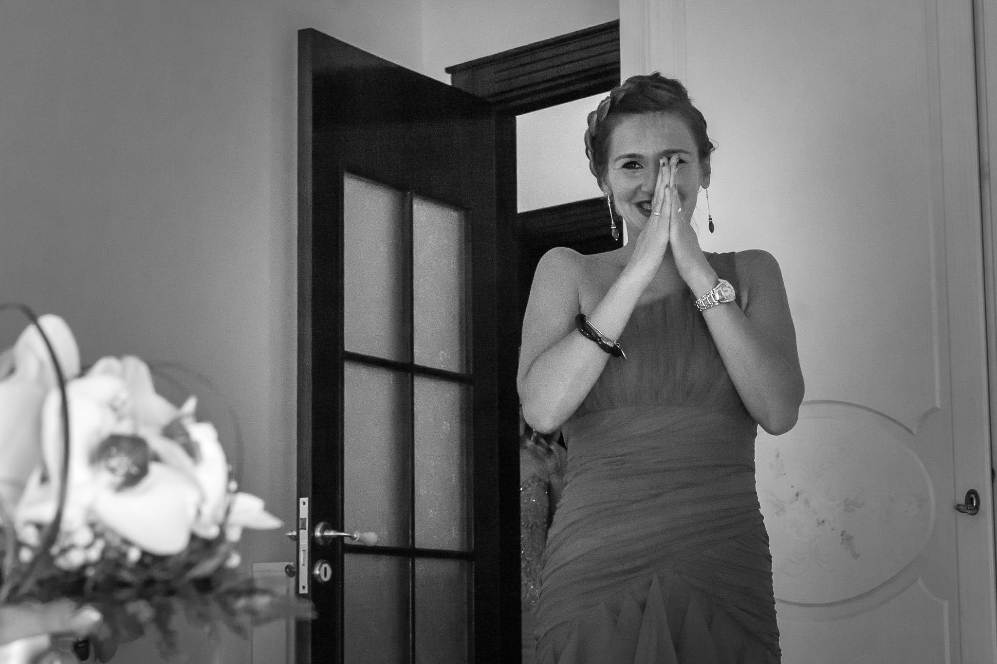 reportage-fotografico-matrimonio-palermo-4458 Testimone commossa alla vista della sposa. Reportage di matrimonio realizzato a Palermo da Marco Terranova.